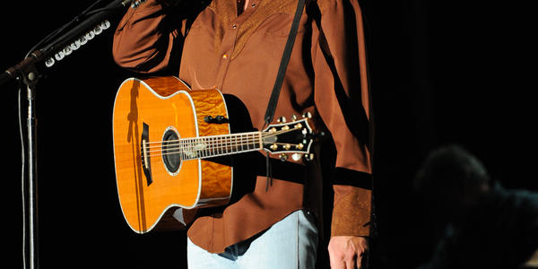 Alan Jackson sings "Remember When" to the Bryce Jordan Center audience in 2011.